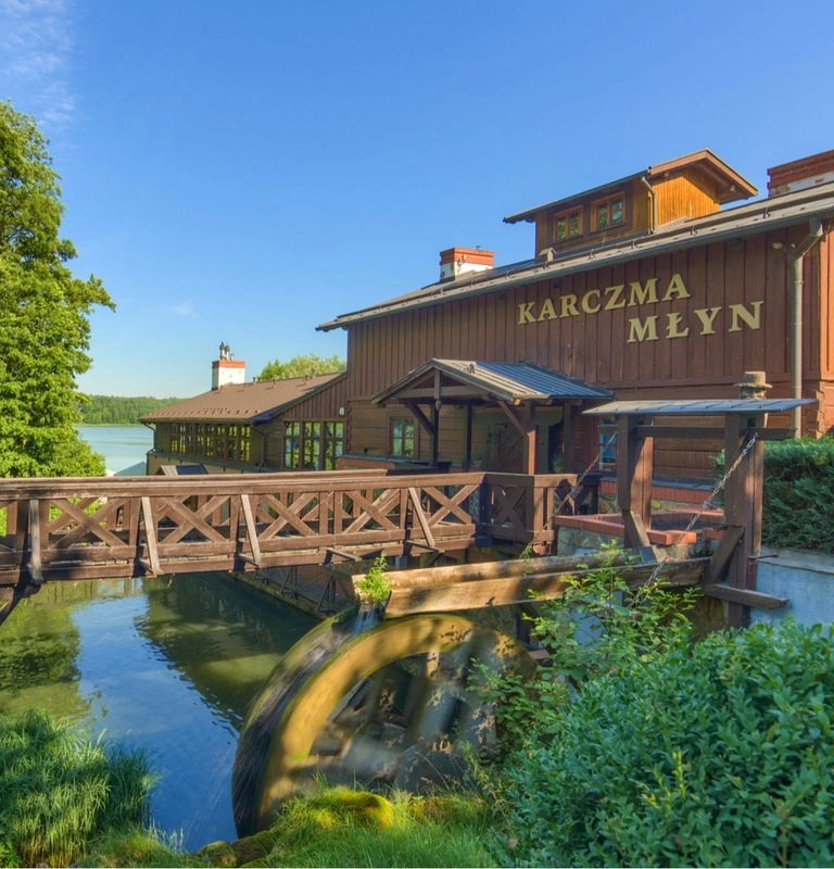 Karczma Młyn restoran töötava vesirattaga